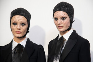 1456256193_dior-hc-bks-v-rs19-7553(1).thumb.jpg.df54d2e2cd3c2ac51d30b83dad9bcaca.jpg