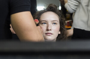 151160344_AnteprimaFall2019BackstageZlx0nG4CDC_x.thumb.jpg.95de4669ca4983e0465ed030471931f0.jpg