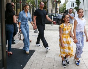         jlo210419BZNimage115.jpg