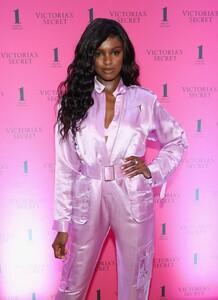 [1139363935] Angel Leomie Anderson Visits Miami On The Incredible Tour.jpg