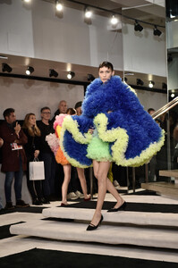 1630854331_TomoKoizumiRunwayFebruary2019NewYorkpbyZAD1vgl2x.thumb.jpg.93c049bed7efca4ea1a7139fa3dee190.jpg