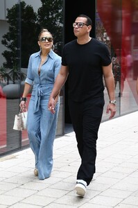         jlo210419BZNimage112.jpg