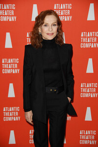 Isabelle+Huppert+Atlantic+Theater+Company+MgJgV2FxQXXl.jpg