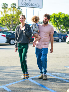 Whitney+Port+Tim+Rosenman+shopping+Gelson+pax1Rux29drx.jpg