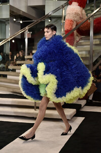 1768272022_TomoKoizumiRunwayFebruary2019NewYorkaFODbuDPGB1x.thumb.jpg.05fa91cf03433b0db013adf33c6f530c.jpg