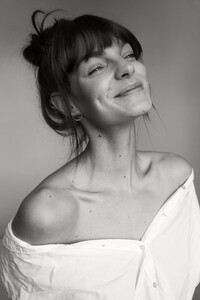 1803059362_RachelJoy_StephaneBoubert(11).thumb.jpg.5e4a9af28e2afd1f8439bf56abdd6f4d.jpg