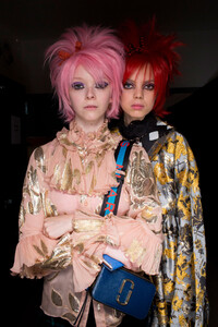 1816092814_anna-sui-bks-g-rf19-7897(1).thumb.jpg.32ba37f7be18b72869f392fc0f64f907.jpg