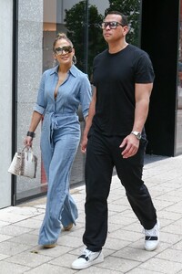         jlo210419BZNimage109.jpg