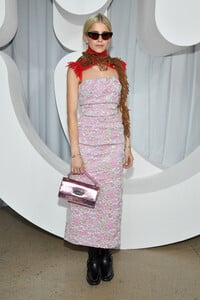 Caroline+Daur+Miu+Miu+Front+Row+Paris+Fashion+3_SgUV77Hahl.jpg