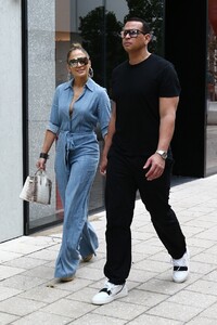         jlo210419BZNimage111.jpg