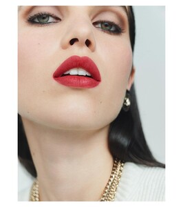 1923356993_chanel.beauty15421264721911817878841988860_6743424730.thumb.jpg.91cc5873869c92a0398464fa03b6856a.jpg