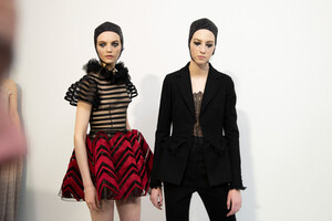 204262064_dior-hc-bks-m-rs19-1014(1).thumb.jpg.e3aa37132eef2d9ec7619ac838d15518.jpg