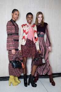 2042904401_longchamp-bks-m-rf19-0452(1).thumb.jpg.907aa71dca893593fb21212934df7724.jpg