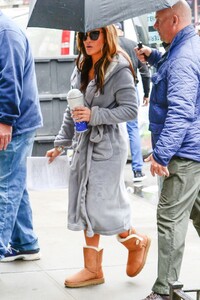         jlo220419BZNimage104.jpg