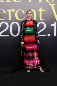 Caroline+Daur+Moncler+Genius+Show+One+House+gcR2k24j9gTl.jpg
