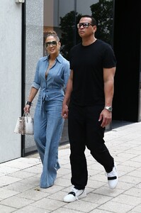         jlo210419BZNimage108.jpg