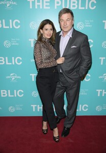 Hilaria+Baldwin+Public+New+York+Premiere+R7OjaklMdDsx.jpg