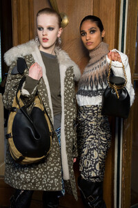 241348819_altuzarra-bks-g-rf19-9693(1).thumb.jpg.779315db260e655475c2d8b8a7507a03.jpg