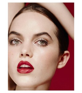 246222216_chanel.beauty15455078151940182637064702515_6743424730.thumb.jpg.a42f84a6a55b7eb6e899bc9e653f7ce0.jpg