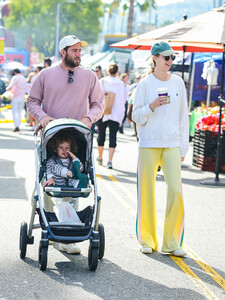 Whitney+Port+Thandie+Newton+Farmer+Market+IVmHEn7MKBEx.jpg