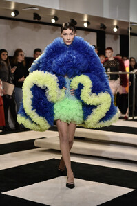 266405261_TomoKoizumiRunwayFebruary2019NewYorkET4sXFxpOv_x.thumb.jpg.da12b3bc718798b3ddb40c25e7055101.jpg