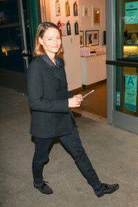 Jodie+Foster+Jodie+Foster+Outside+ArcLight+nJw6a4jH046l.jpg