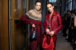 360053973_altuzarra-bks-g-rf19-9753(1).thumb.jpg.7617e9a1a1c72834802af99b52d9b641.jpg