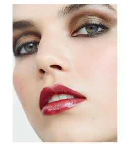 368438076_chanel.beauty15433379191921980226948996420_6743424730.thumb.jpg.f8b81bc9a93332e815999b0d680356a2.jpg