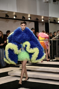 385826172_TomoKoizumiRunwayFebruary2019NewYorkPq3bCwOsdE8x.thumb.jpg.b6d1cb043f8fd2043a08959e72441252.jpg