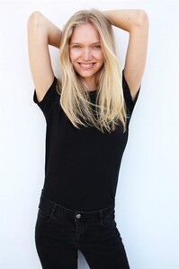 406976800_ShannonPhillipspola7.thumb.jpg.dda402571f3e8b65ef08bf4bf4609ba2.jpg