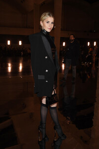 Caroline+Daur+Balmain+Homme+Front+Row+Paris+pVSl8UJEWoyl.jpg