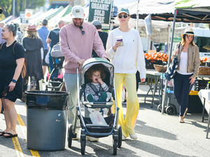Whitney+Port+Thandie+Newton+Farmer+Market+1V0UjQf7XOUx.jpg