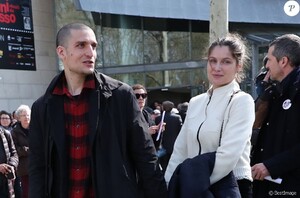 4693400-laetitia-casta-et-son-mari-louis-garrel-950x0-1.jpg