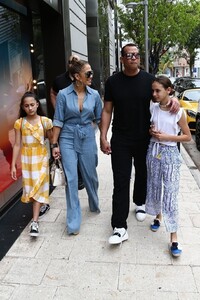         jlo210419BZNimage130.jpg