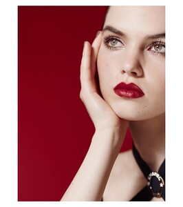 546327808_chanel.beauty15454996391940114053667942455_6743424730.thumb.jpg.43c73474f9f41cc82e59c4b2b47b65de.jpg