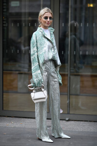 Caroline+Daur+Acne+Studio+Outside+Arrivals+BU0g4h5hqqCl.jpg