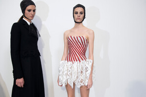 635961226_dior-hc-bks-v-rs19-7664(1).thumb.jpg.566af41ab53ca64316d05c5636c59a27.jpg