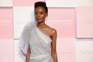 Flaviana+Matata+Beauties+Presented+Beautycon+f5hhVPKe9CDl.jpg