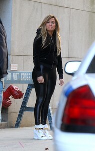         jlo010419BZNimage34.jpg
