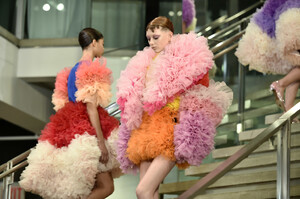 73799211_TomoKoizumiRunwayFebruary2019NewYorkcoBs7Egf6nRx.thumb.jpg.1aeef00a975569501aff8a3c956a16fc.jpg