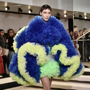 764361613_TomoKoizumiRunwayFebruary2019NewYorkewPP85lCZs6x.thumb.jpg.28c14f6a200e2326f3cf0915d68b1b19.jpg