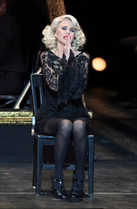 Christie+Brinkley+Stars+Musical+Chicago+Venetian+HjXU-V1h6c-l.jpg