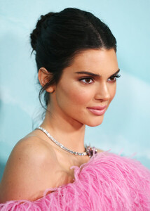 Kendall+Jenner+Tiffany+Co+Flagship+Store+Launch+hHTR-QV4gvyl.jpg