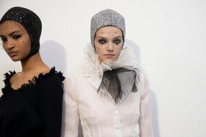 897433800_dior-hc-bks-v-rs19-7637(1).thumb.jpg.b8810caac1b9b4f07dd8e21b29981801.jpg