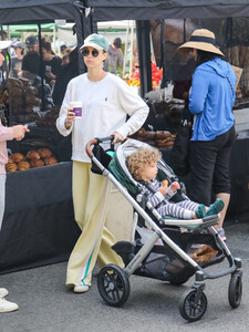 Whitney+Port+Thandie+Newton+Farmer+Market+sil9O68TrWax.jpg