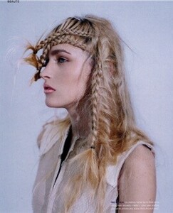 lores_Lydia Koeppel__Pictures__Editorials__Biba - Jean Claude Wouters_Biba-Jean Claude Wouters_0002.jpg