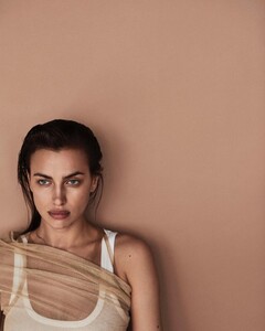 Irina-Shayk-Vogue-Brazil-Cover-Photoshoot06.thumb.jpg.f7fbe9e6fff8555726288cd38541e718.jpg