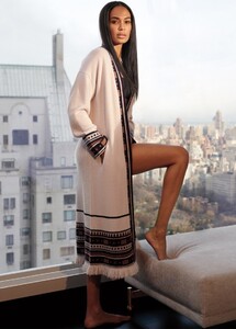 Joan-Smalls-NakedCashmere-Spring-2019-Campaign03.thumb.jpg.c9927680c076227c60f7750f3e4ecfe6.jpg