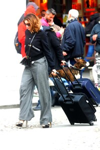 Laetitia-Casta_-Out-and-about-in-Milan-06.thumb.jpg.77c0a41007ee5c1d3b99c9b53ba0ae7e.jpg