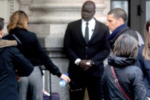 Laetitia-Casta_-Out-and-about-in-Milan-11.thumb.jpg.83d45ee0bbf68aaa5242bcfff09e5c33.jpg